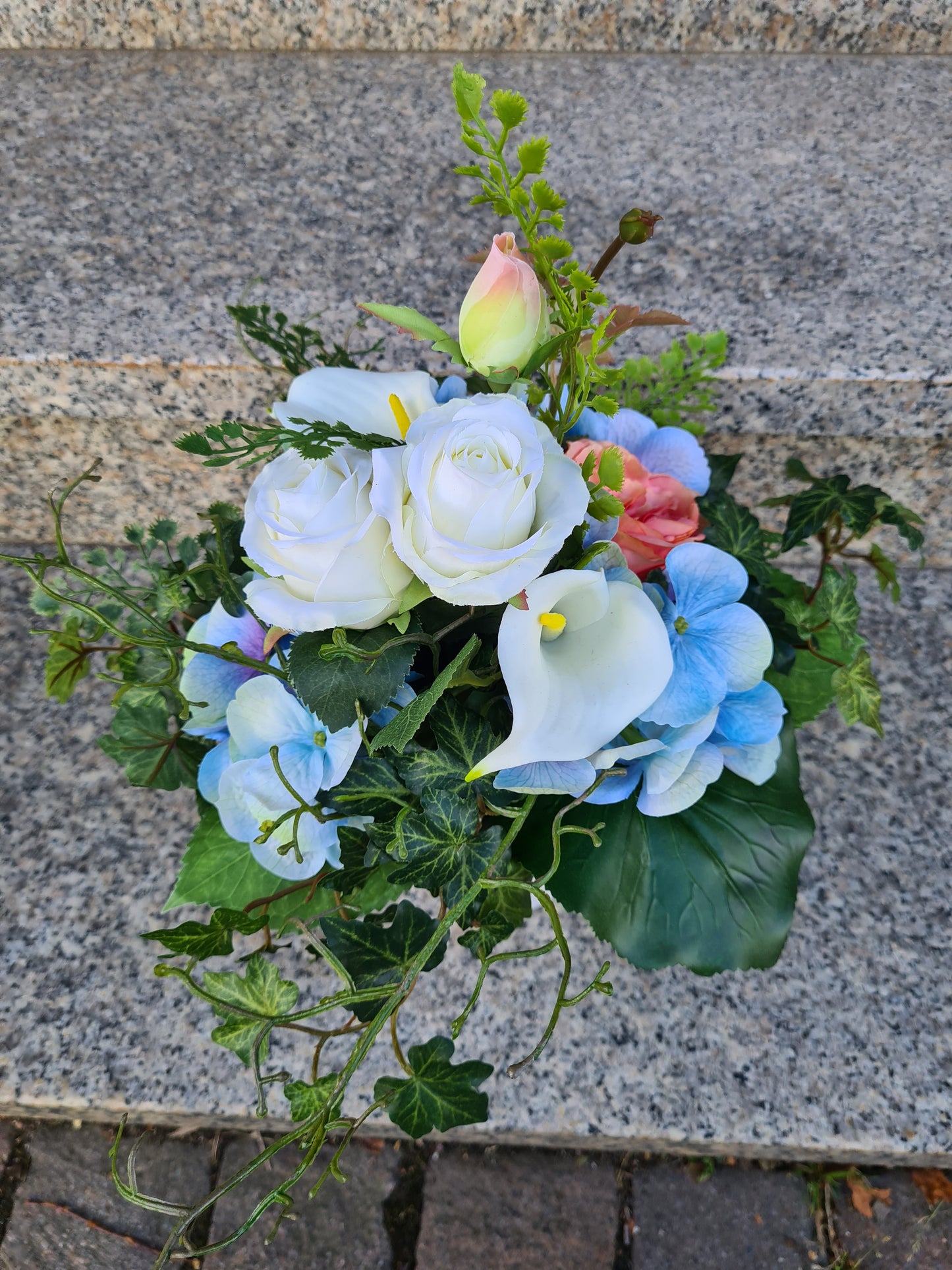 Blumenstrauß mit Calla, Rosen & Hortensien kurz