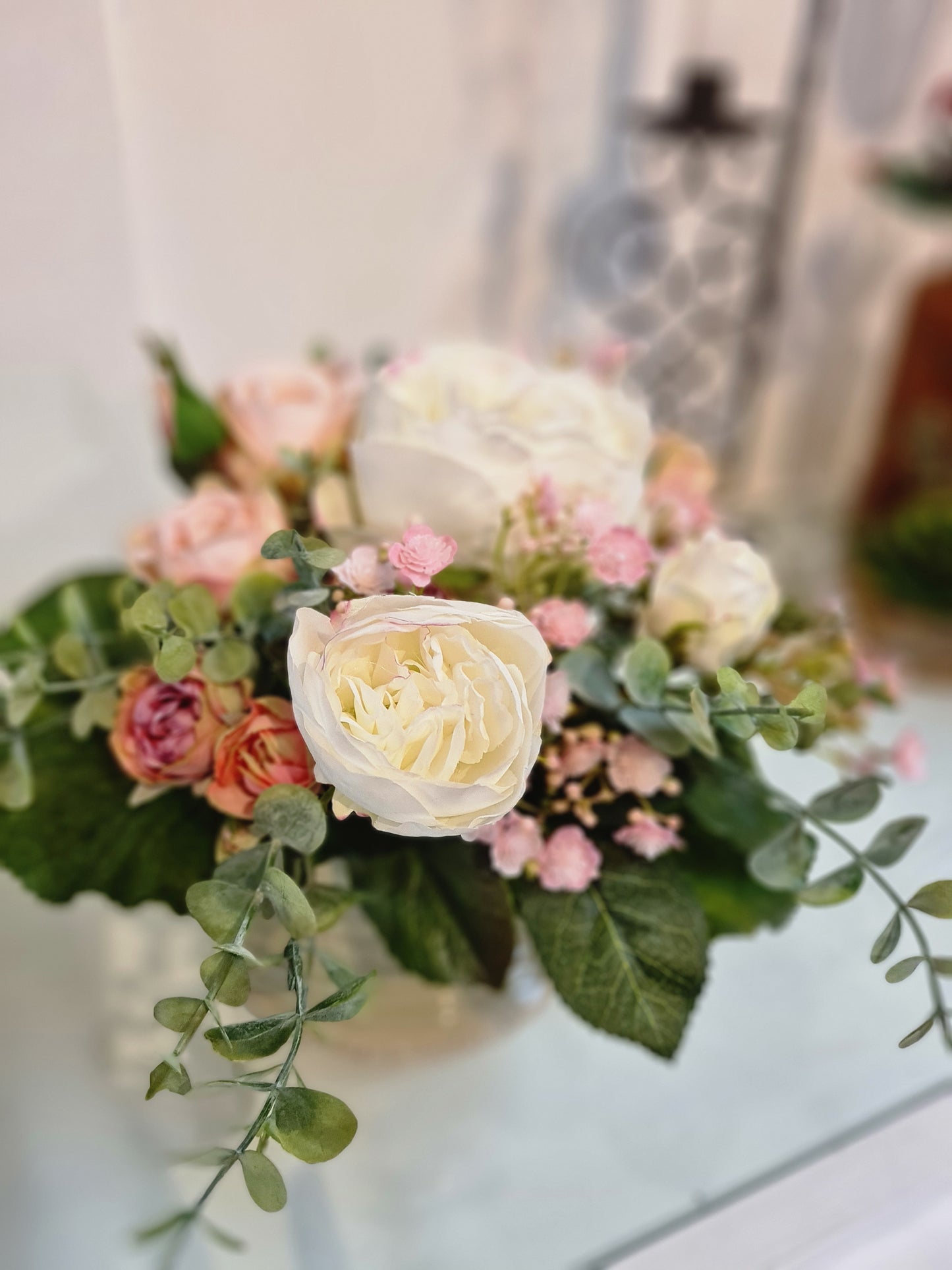 Blumenstrauß mit Rosen in weiß & rosa