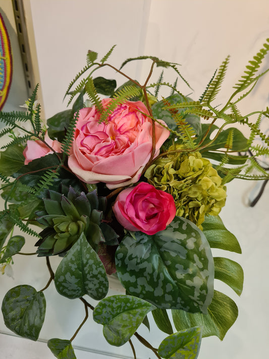 Blumenstrauß mit Rosen in pink & Succulenten